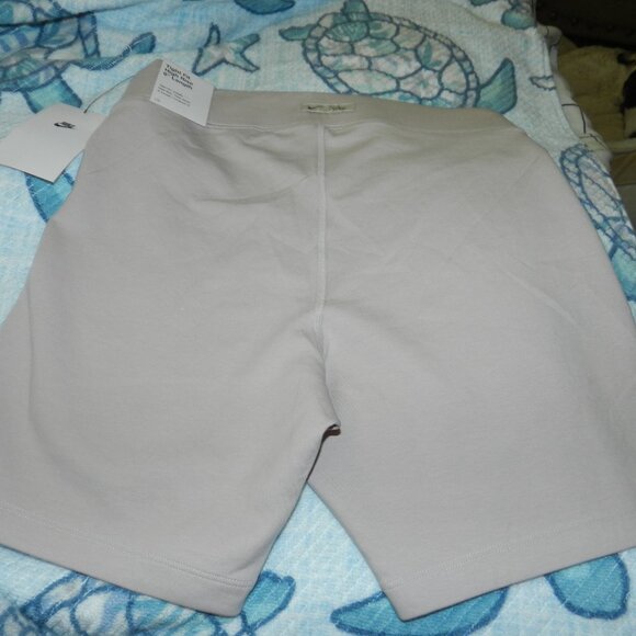 Nike Sportswear Classic High-Waisted 6" Graphic Biker Shorts🆕 FAST⌚📦🏃💨🚚 - Picture 9 of 16